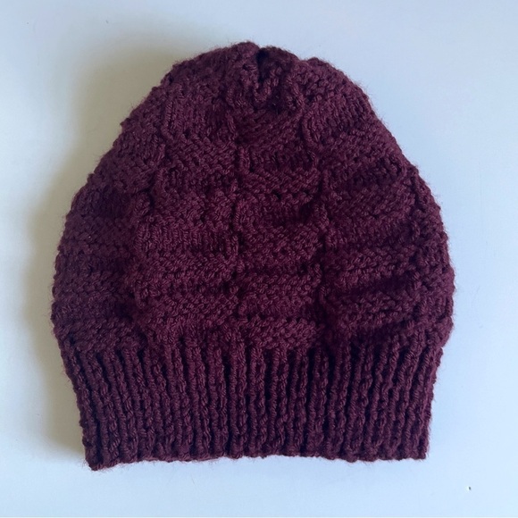 Handmade knit hat maroon - Picture 10 of 10